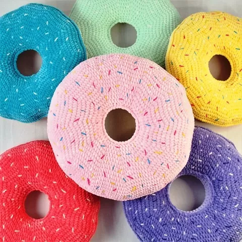 háčkovaný polštář donut pro děti gaiahome